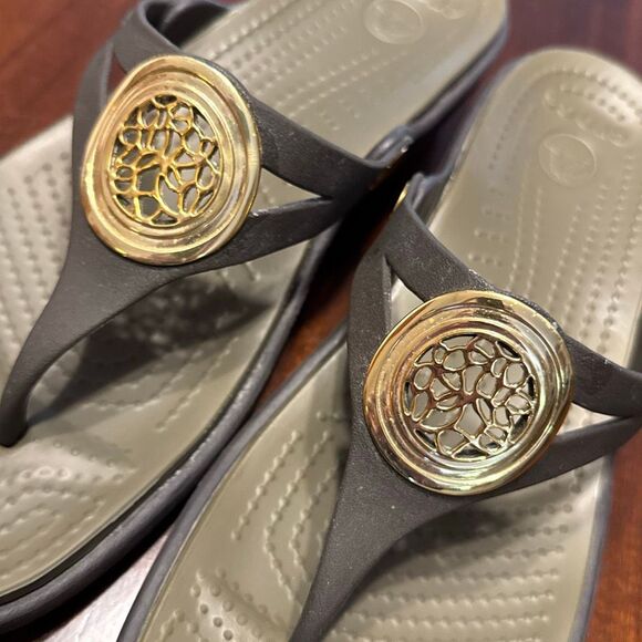 Crocs Brown Golden Wedge Flip Flops Women’s US 9 - Picture 2 of 8